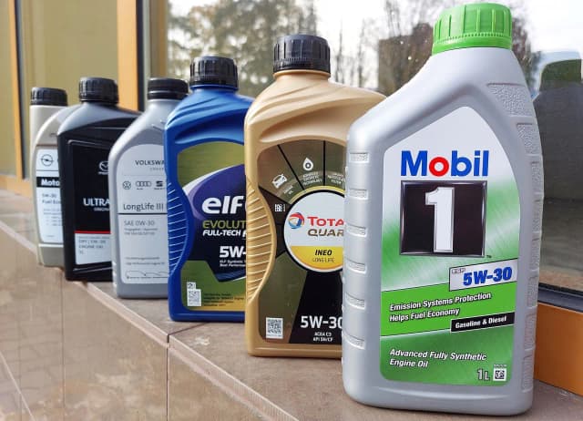 Mobil vs Motul olej silnikowy - który wybór zapewni lepszą ochronę? Mobil vs Motul olej silnikowy - który wybór zapewni lepszą ochronę?