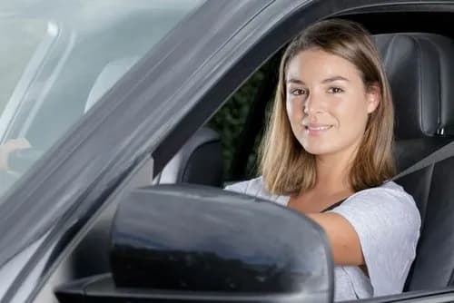 Samochód którym można jeździć bez prawa jazdy – co warto wiedzieć? Samochód którym można jeździć bez prawa jazdy – co warto wiedzieć?